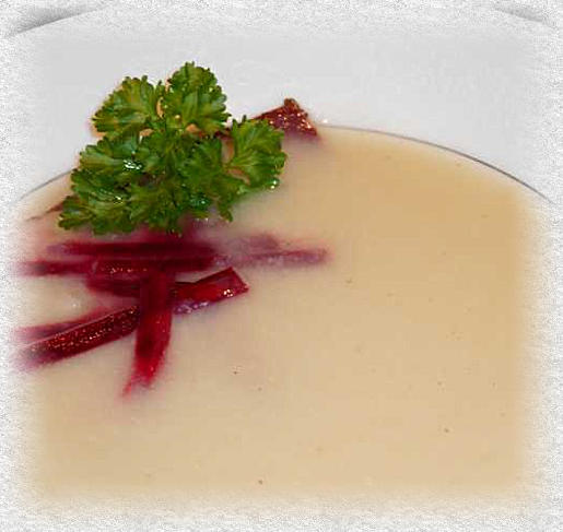 soupe de céleri-rave avec finettes et betterave rouge