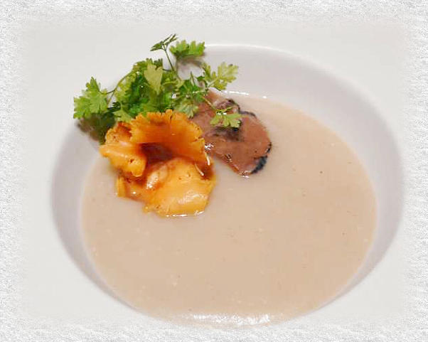 velouté de topinambour, girolles et truffe