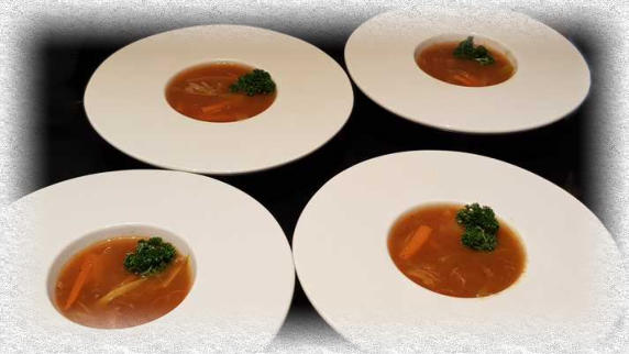 soupe de légumes avec de la viande de soupe
