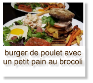 burger de poulet avec un petit pain au brocoli