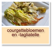 courgettebloemen en -tagliatelle