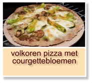 volkoren pizza met courgettebloemen