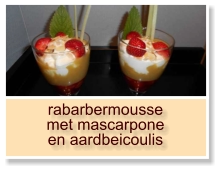 rabarbermousse met mascarpone en aardbeicoulis