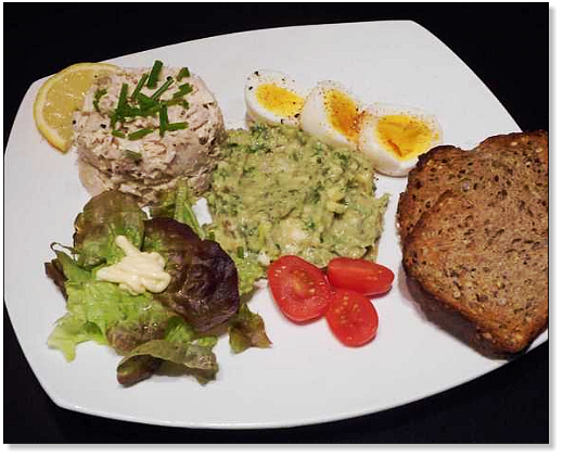 lauwe tonijnsalade met guacamole