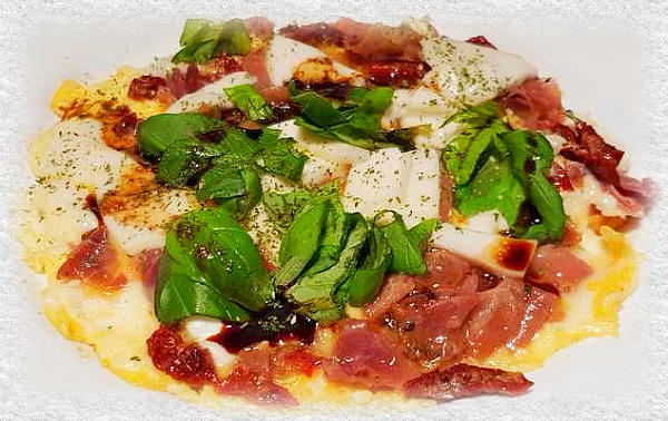 omelet gedroogde ham en geitenkaas