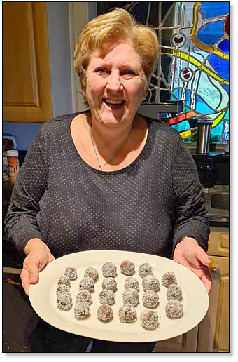 Linda maakt Kerstballetjes met kokosrum