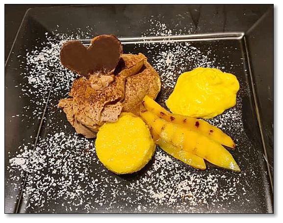 chocolademascarpone met mango en saffraanroom