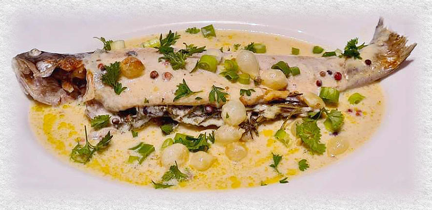 forel uit de oven in Rieslingroomsaus