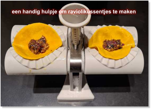 een handig hulpje om raviolikussentjes te maken