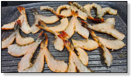 vlinders van tijgergarnalen op de grillplaat - 1