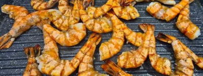 vlinders van tijgergarnalen op de grillplaat - 2