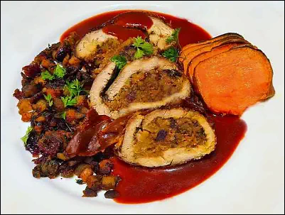 gevulde fazantfilet met rode biet-portosaus