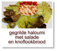 gegrilde haloumi met salade en knoflookbrood