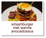 smashburger met warme avocadosaus