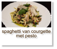 spaghetti van courgette met pesto