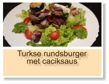 Turkse rundsburger met caciksaus