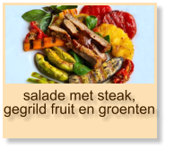 salade met steak, gegrild fruit en groenten