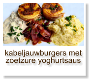 kabeljauwburgers met zoetzure yoghurtsaus