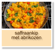 saffraankip met abrikozen
