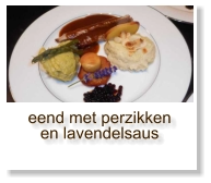 eend met perzikken en lavendelsaus