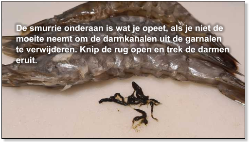 De smurrie onderaan is wat je opeet, als je niet de moeite neemt om de darmkanalen uit de garnalen te verwijderen. Knip de rug open en trek de darmen eruit.