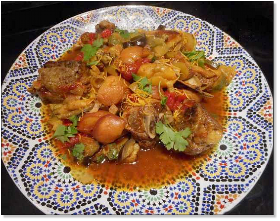 lamstajine met honing en verse perziken