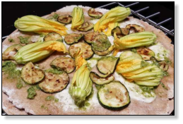 volkoren pizza met courgettebloemen 2